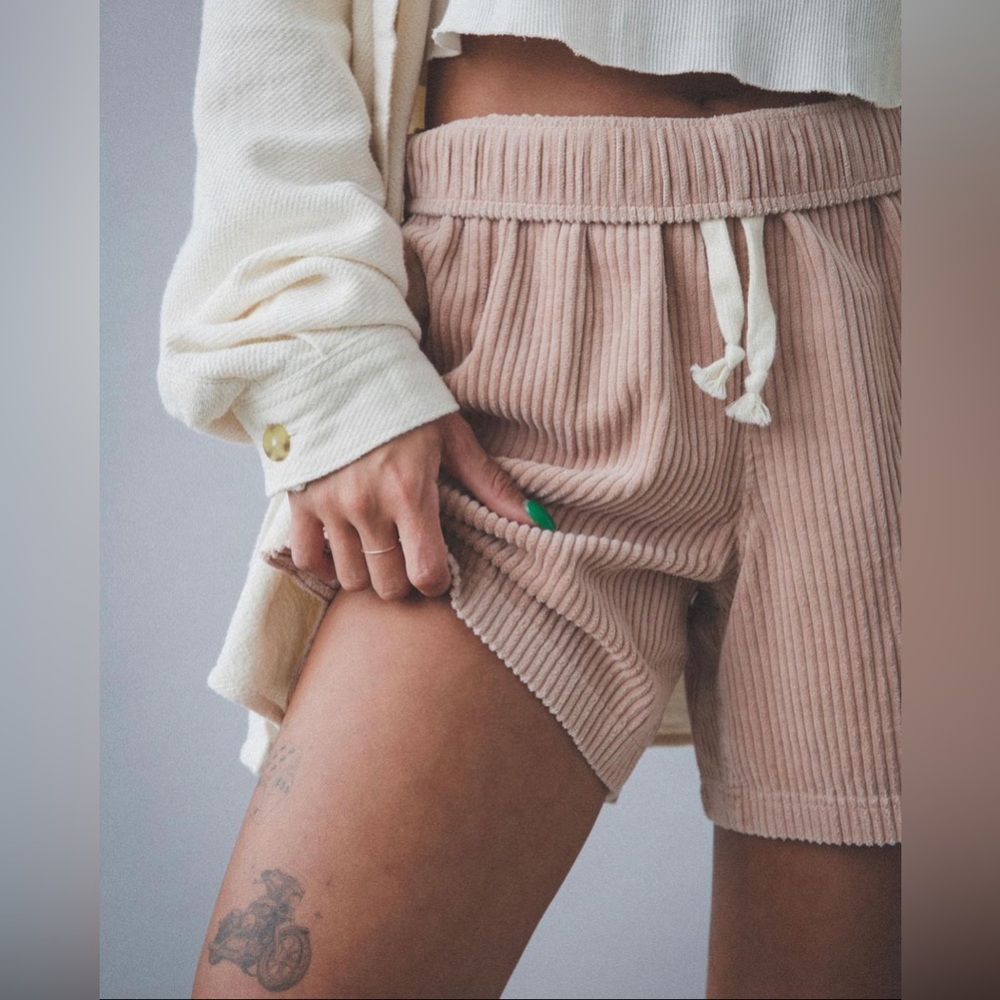NWT Elwood Unisex Pink Corduroy Shorts
